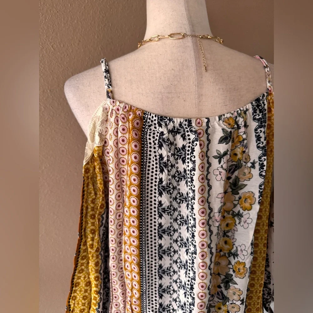 Bohemian Off-Shoulder Dress with Lace Trim - Picture 6 of 9